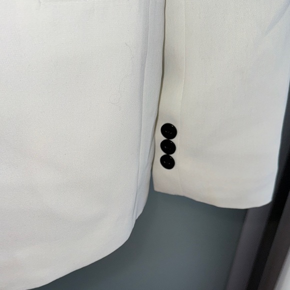 Forever 21 Elegant White and Black Blazer - Picture 3 of 8